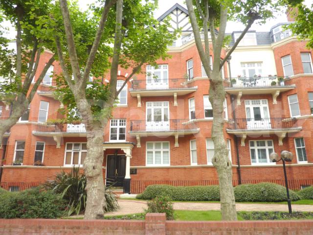 			LUXURY 3 BED 2 BATH!, 3 Bedroom, 1 bath, 1 reception Flat			 Elgin Ave, MAIDA VALE